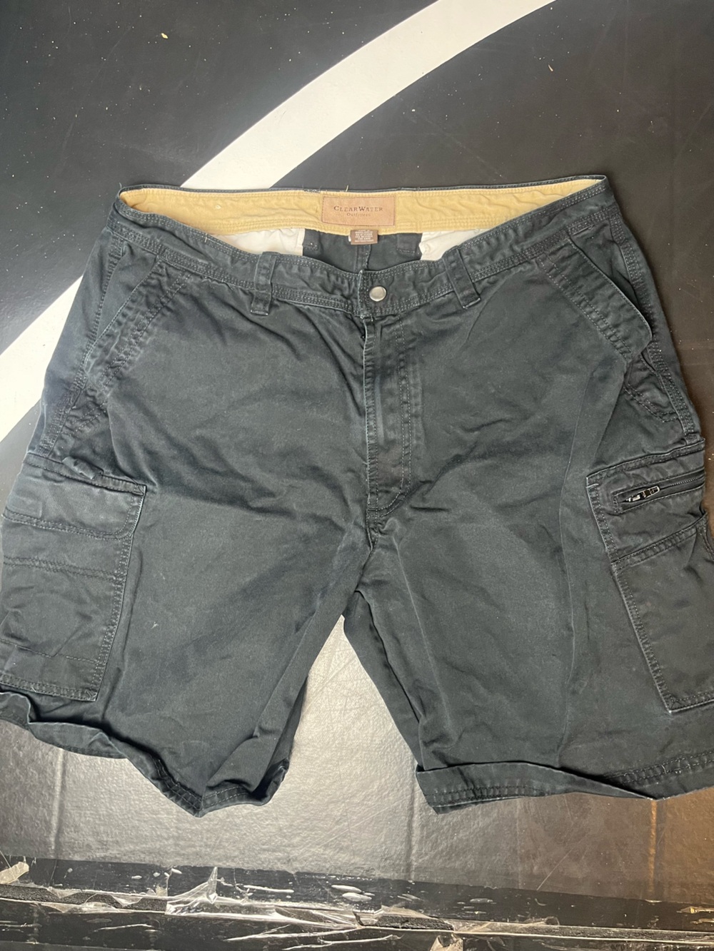 Men’s size 38 black cargo shorts